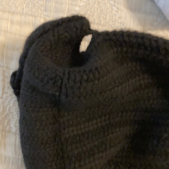 360 Cashmere Black Beanie - Picture 6 of 6